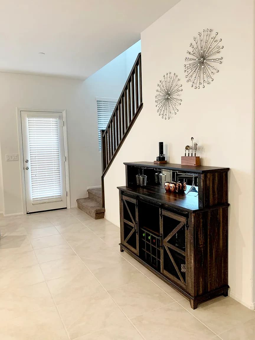 Kitchen or dining at 901 Almandine Pl — listing photo